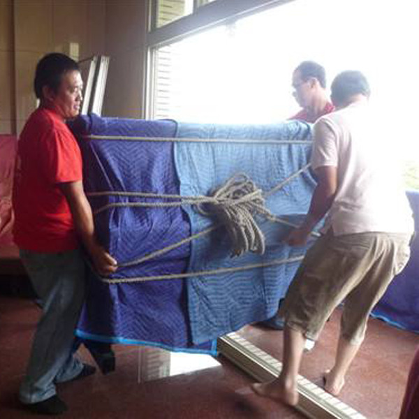 鋼琴、魚缸專運(yùn)現(xiàn)場